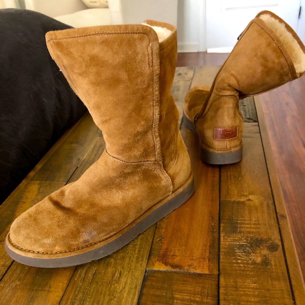 Women’s ugg boots size 7